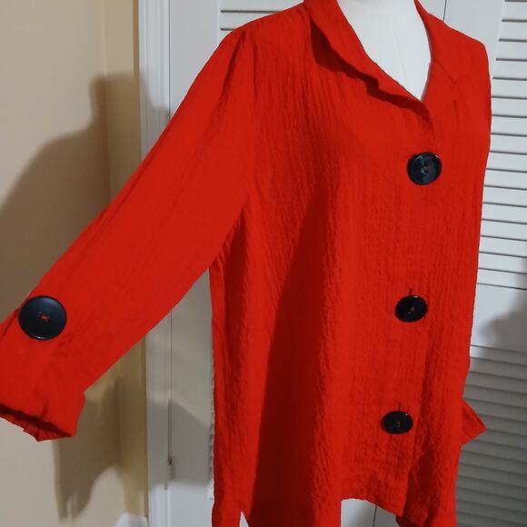 Ali Miles Large red 3/4-sleeve lg button accents handkerchief hem  UNIQUE blouse - Picture 1 of 16